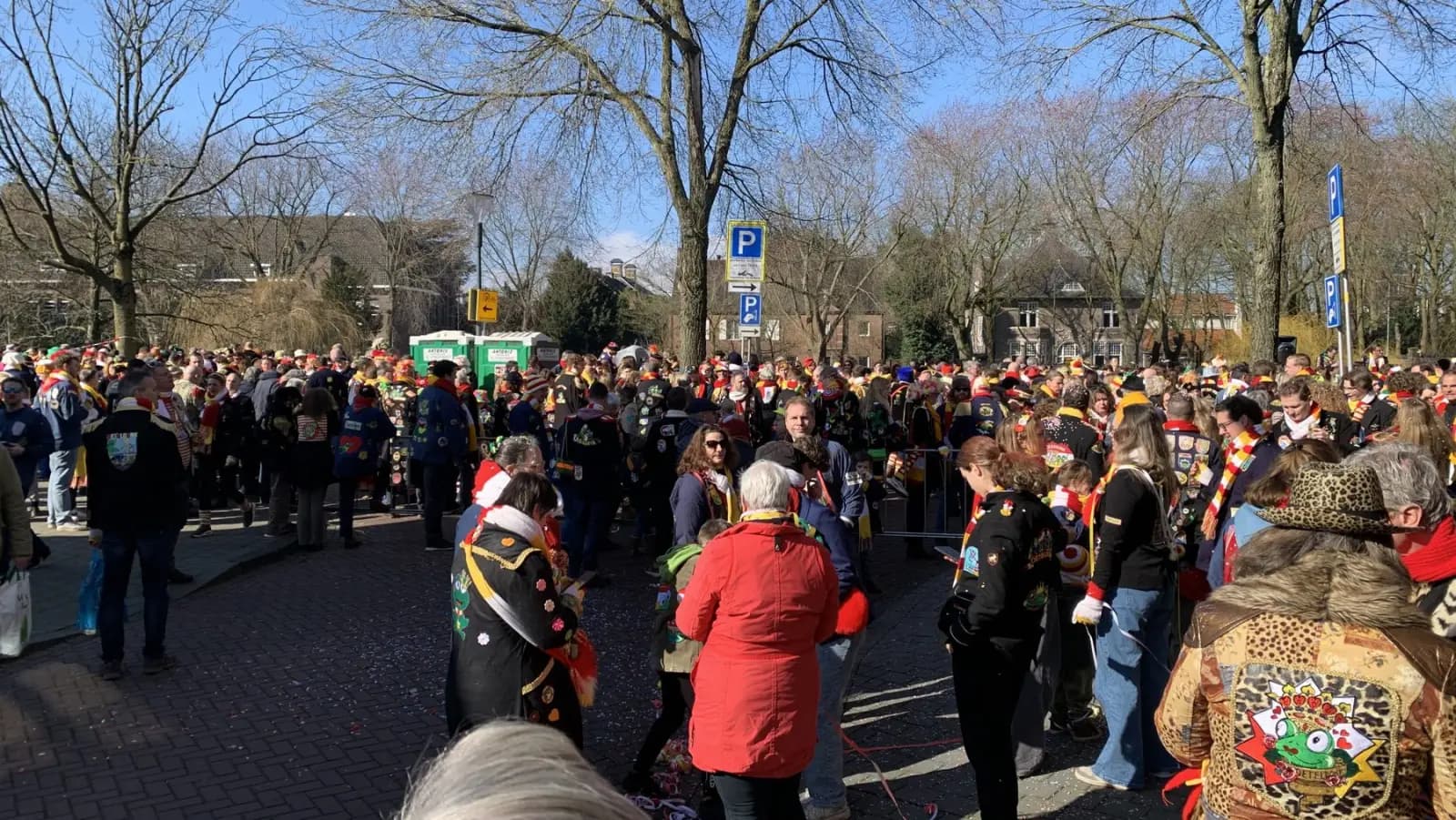A big crowd in the Berewoutstraat in Den Bosch during carnaval in Oeteldonk