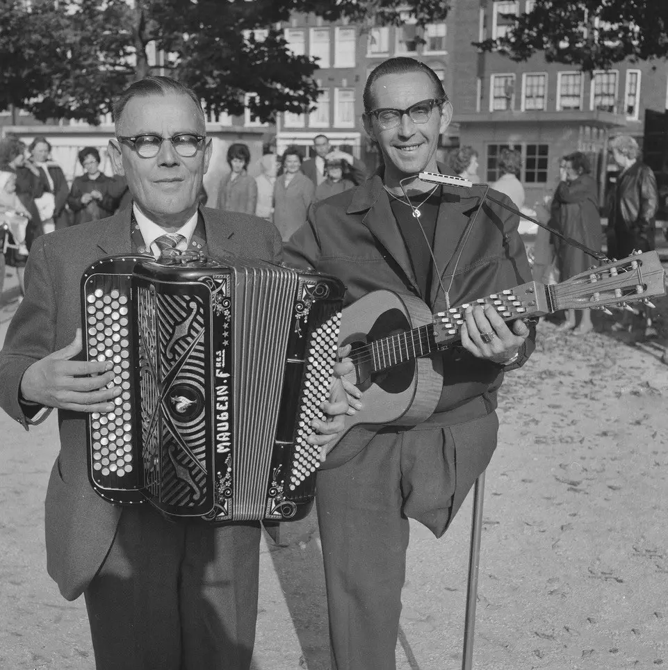 Amsterdams Allooi – The Leg of Manke Nelis…..and other stories