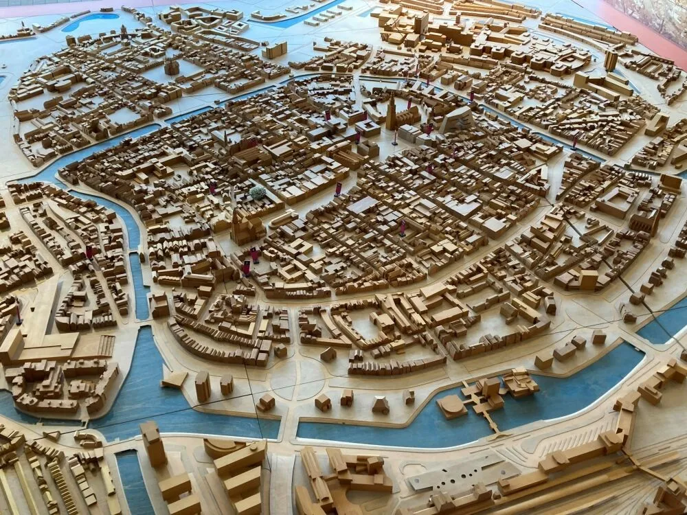 The city centre is changing. Do you see what is happening?