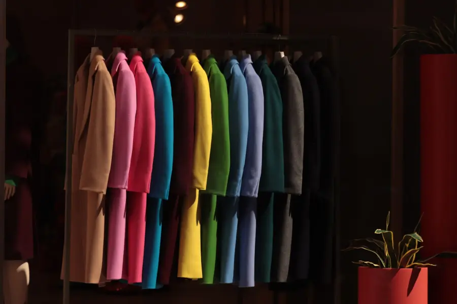 The power of clothing and colour – Volksuniversiteit het Gooi