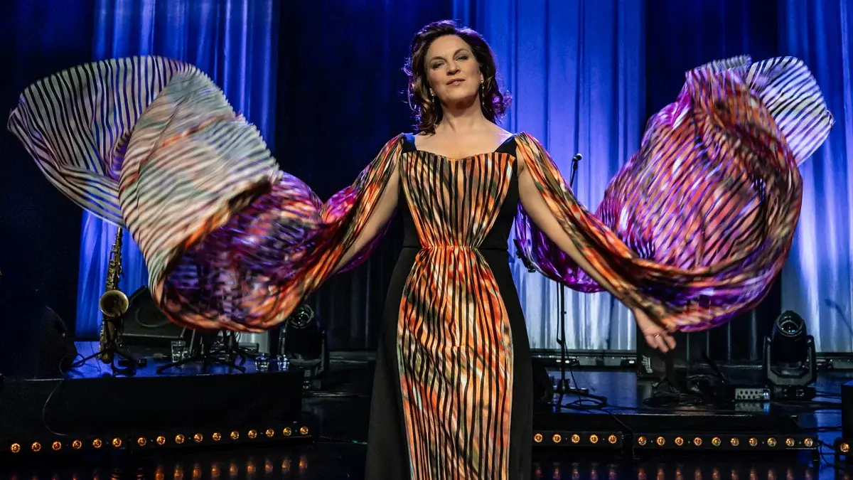 Fay Claassen | Fay Sings Barbra's Christmas songs