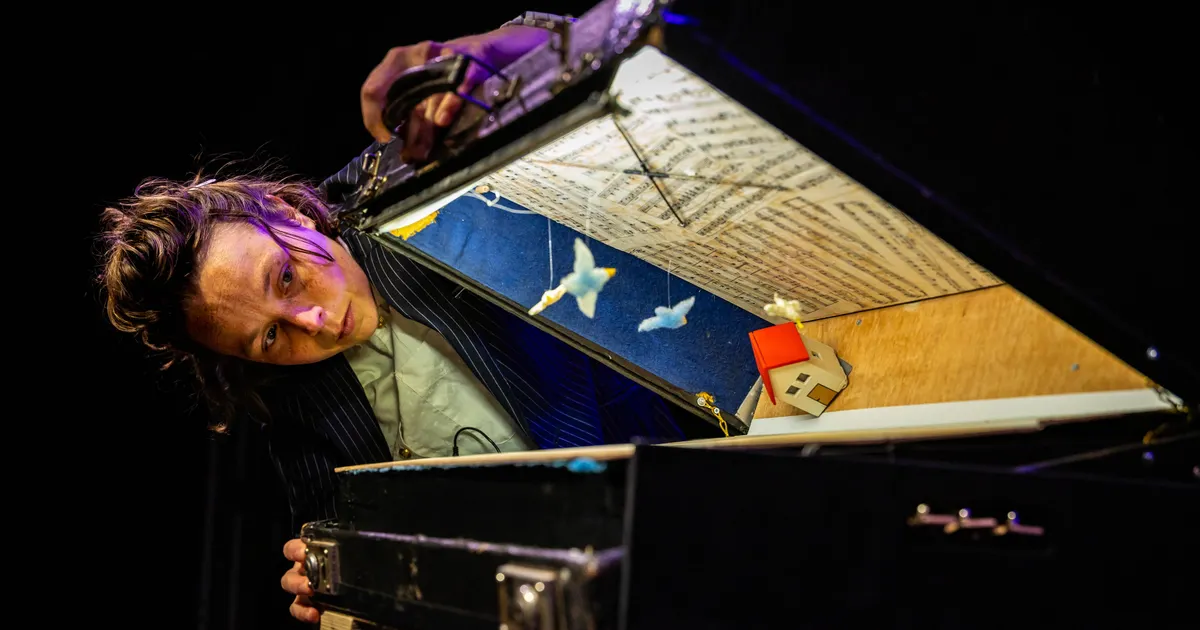The Little Suitcase — De Horde