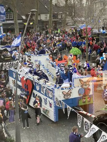 Youth Parade Zandhazendurp