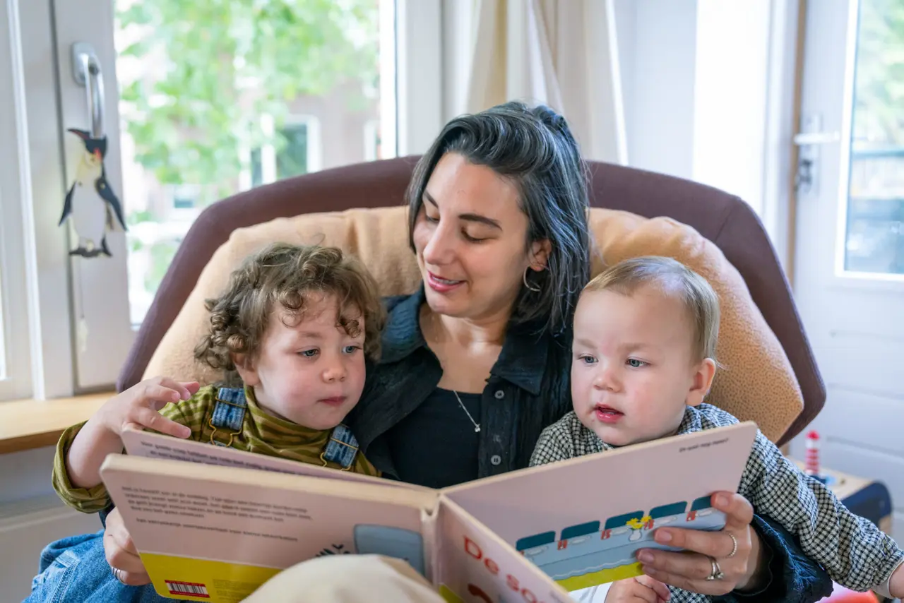 You & your baby – feeling, looking and discovering