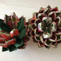Christmas workshop: folding pine cones from napkins