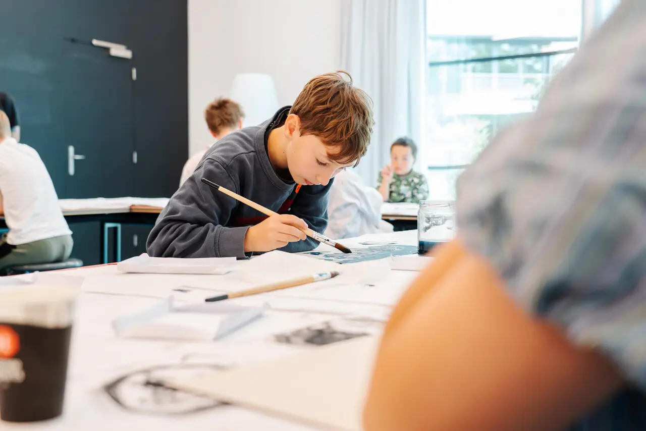 Kinderkunstclub: Time Travel in a Suitcase