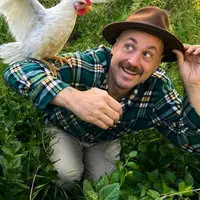 Come on, Chickies (with Silent Disco Theater) among the books (2+)