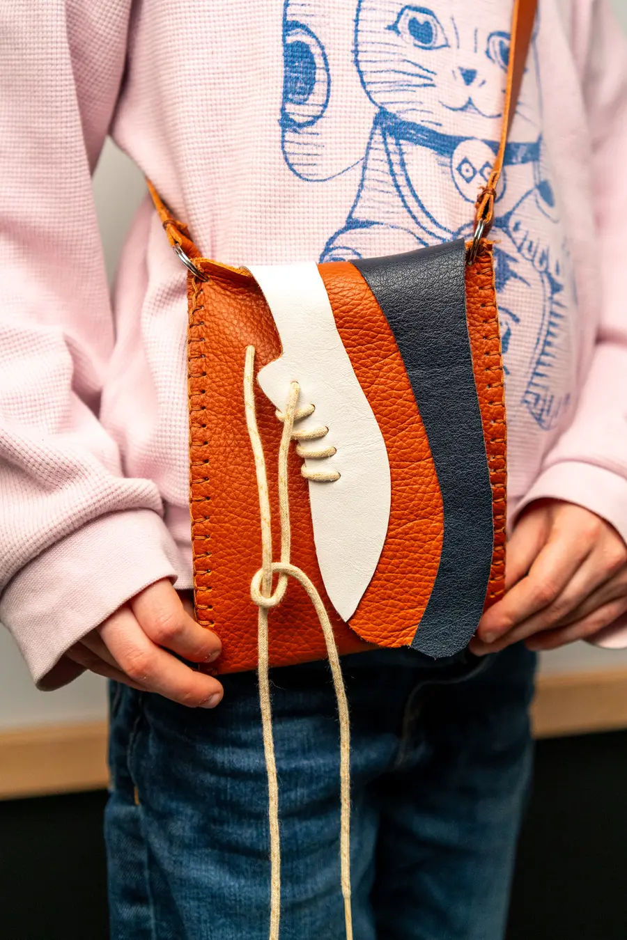 Making a leather bag