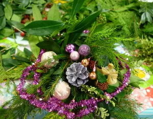 Make your own Christmas arrangement!