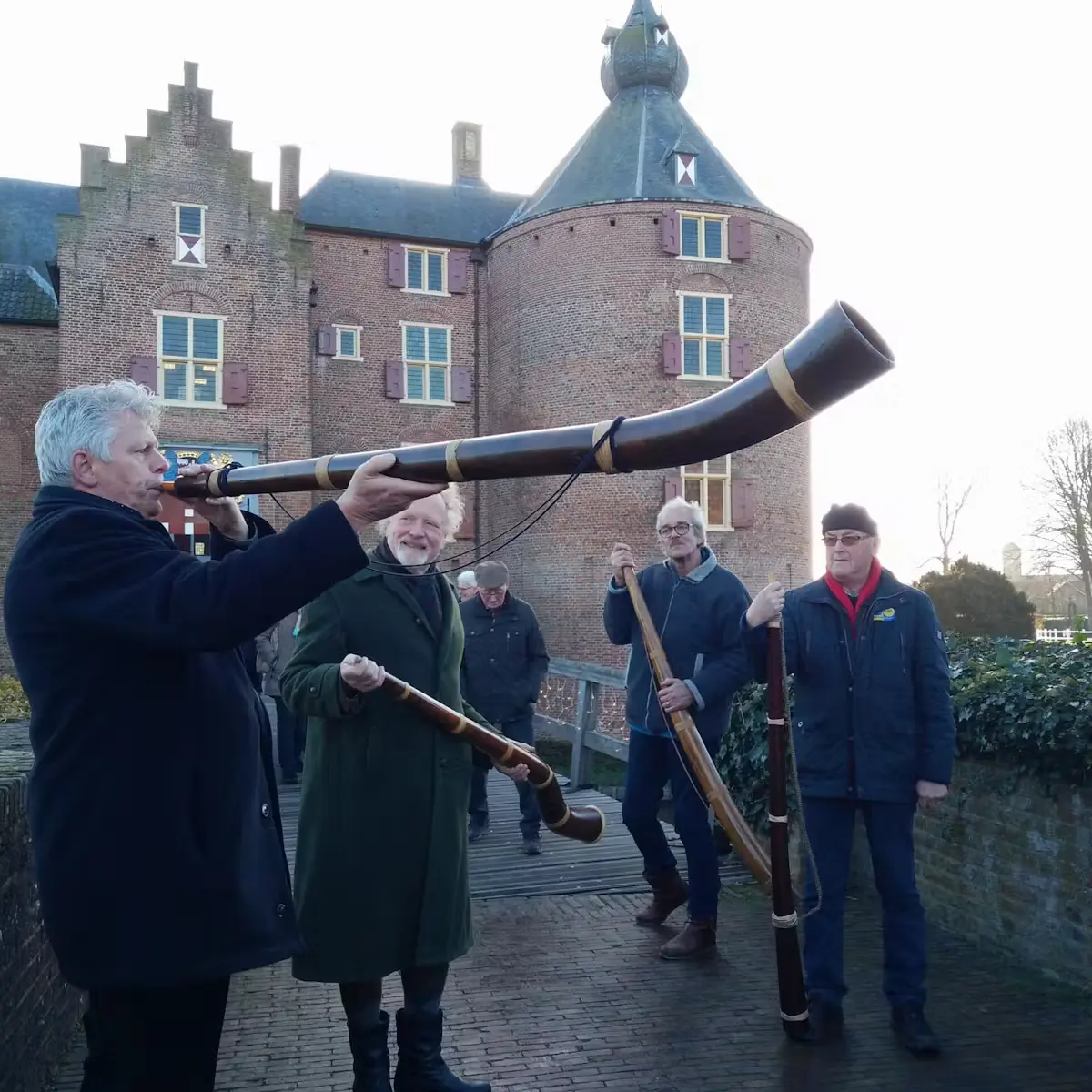 Midwinter horn players at Kasteel Ammersoyen