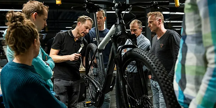 Maintenance evening road bikes, gravel bikes & mountain bikes