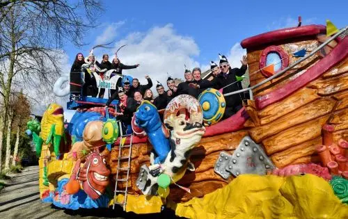 Parade Schottelzakkenrijk - Parade Deursen