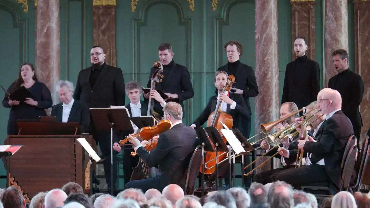 Requiem & Eine Kleine Nachtmusik - W.A. Mozart