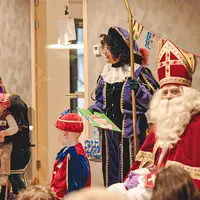 Sinterklaas reads aloud (3 - 7 years)