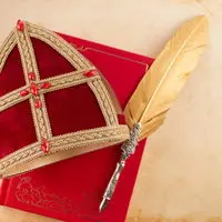 Sinterklaas reads aloud