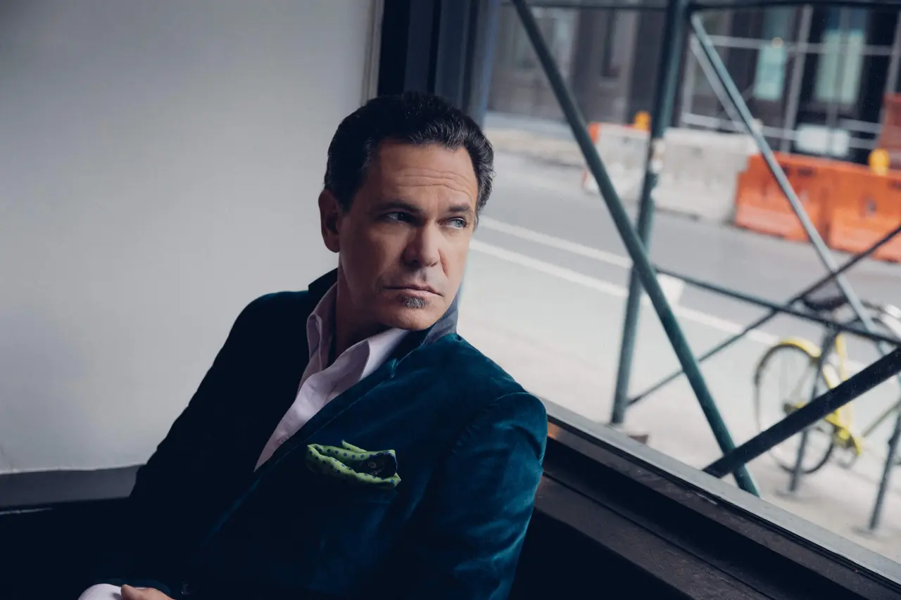 Swinging Holidays ft. Kurt Elling