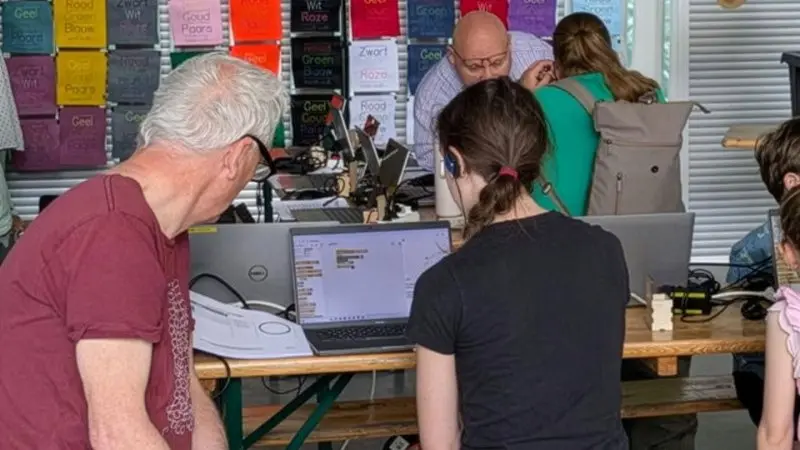 TurtleStitch: program your own embroidery art!