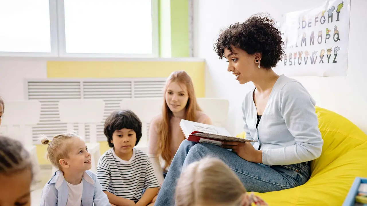 Reading aloud in Spanish: La hora del cuenta cuentos (2+)