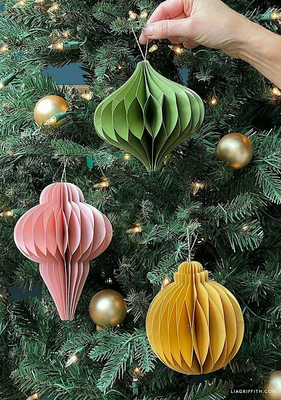 Workshop: making a decorative Christmas hanger