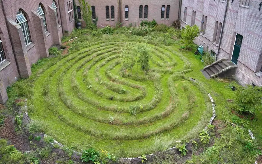 Workshop - Experience the monastery labyrinth