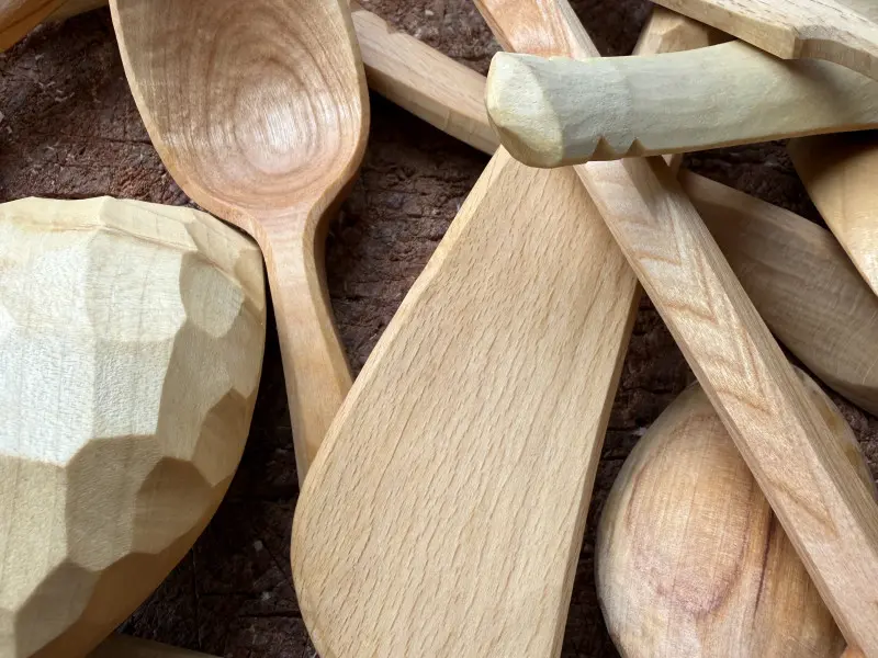 Workshop spoon carving from fresh wood. Make. Slow down. Enjoy.