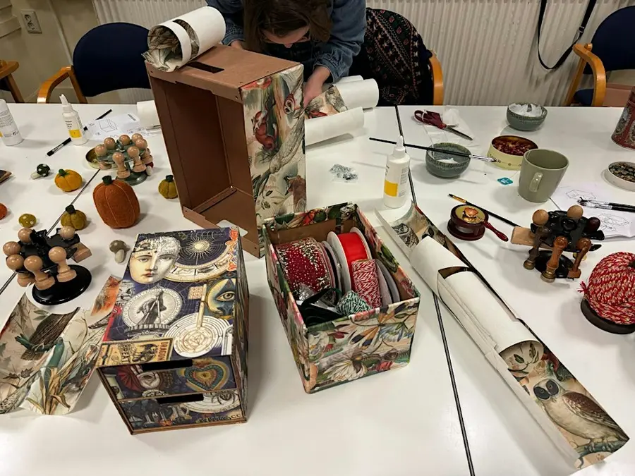Workshop: Wrap the World in a box