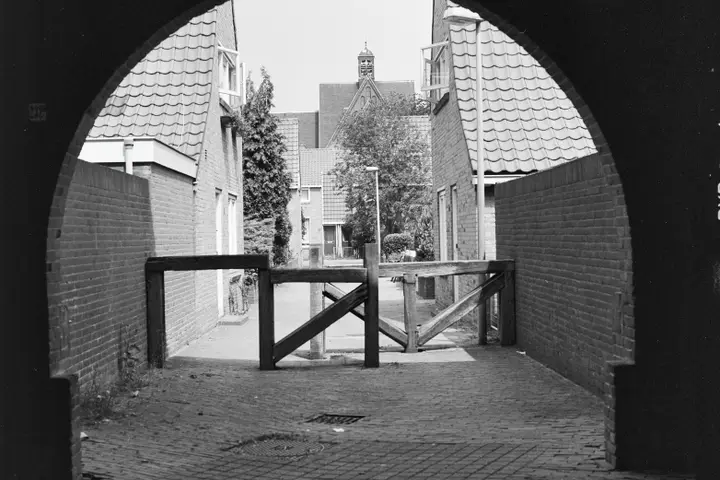 The view from the library's passage towards the Anemonestraat and the church.