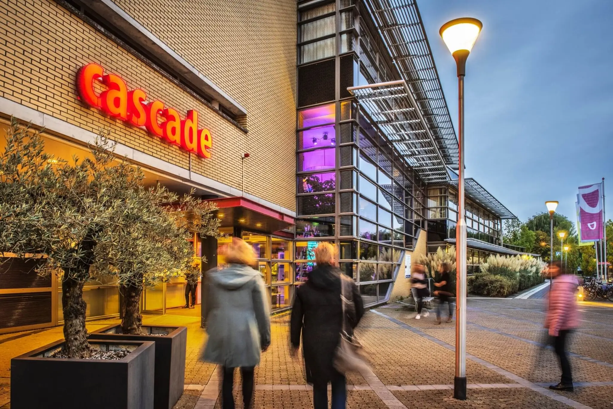 C.C. Cascade, the cultural centre on the Hoge Kade in Hendrik-Ido-Ambacht, lit at dusk.