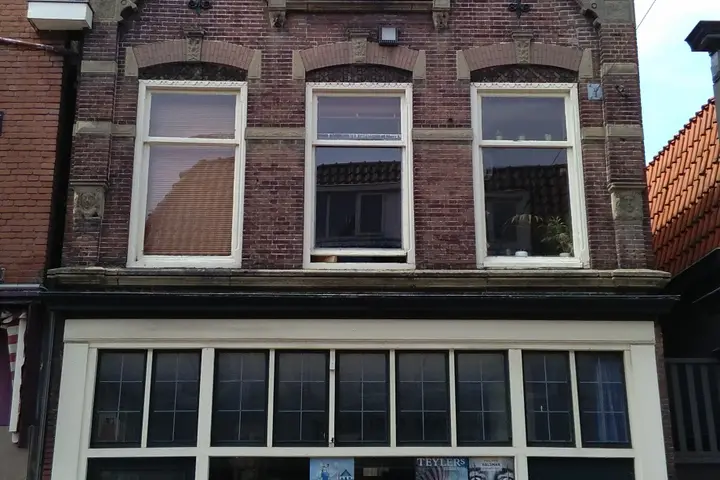 The neo-renaissance facade of the municipal monument at Ritsevoort 34-36 in Alkmaar, home of Cultuurpodium De Alkenaer.