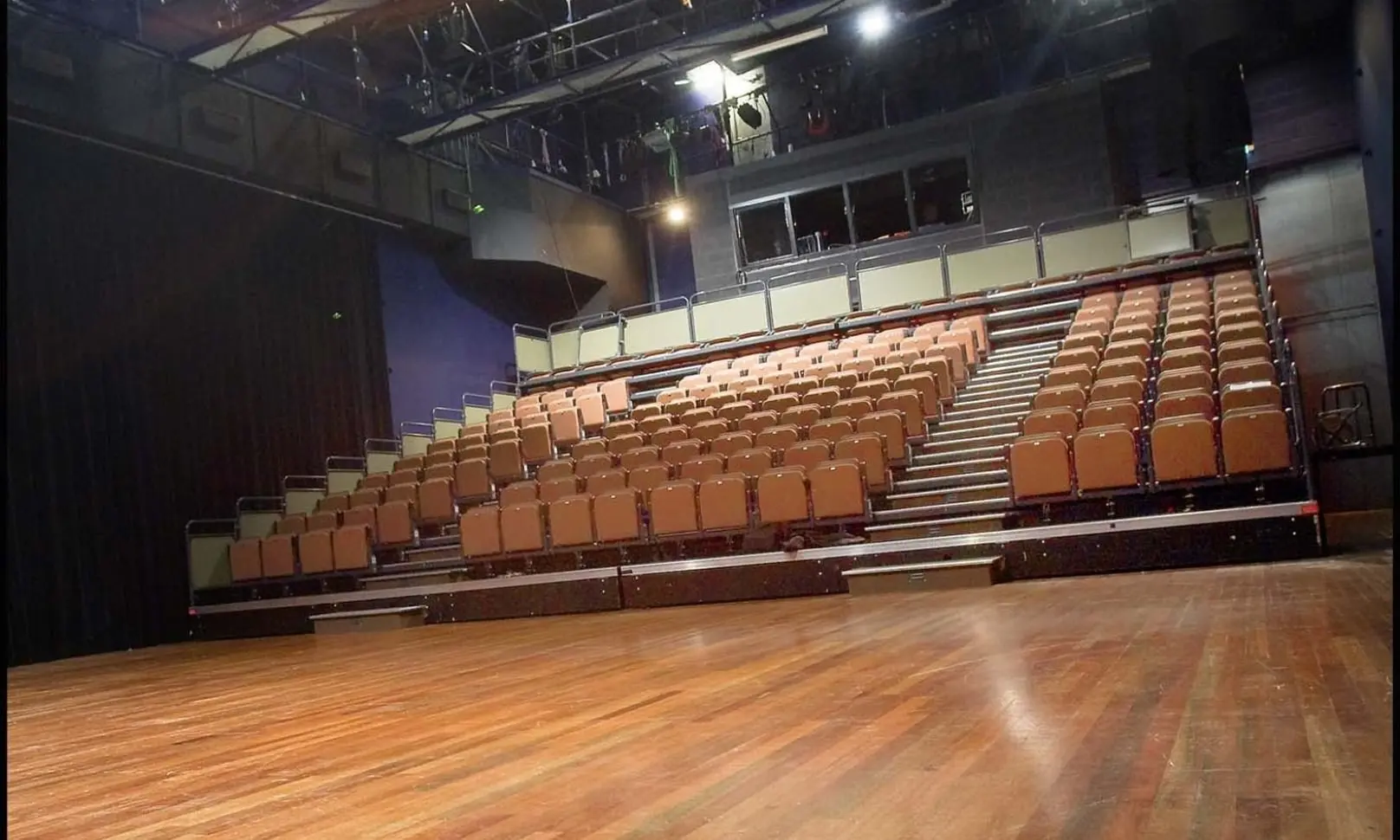 The Grote Zaal of De Nieuwe Vorst, the main performance hall, with its wooden floor and retractable tribune
