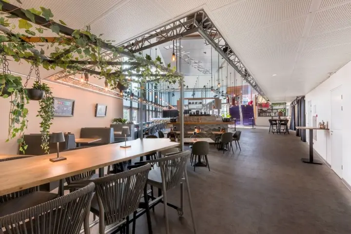 The theatre café at Fulcotheater, seen from the hall, with the seating area and tables.