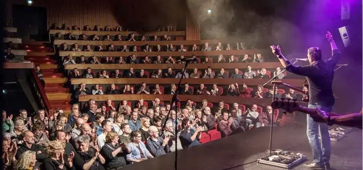A concert in the HOFtheater's round theatre hall in Raalte.