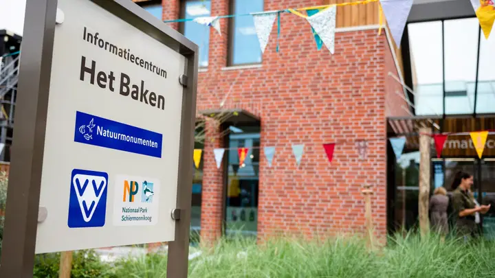 The distinctive red-brick exterior of Informatiecentrum Het Baken, the landmark building on Reeweg in Schiermonnikoog