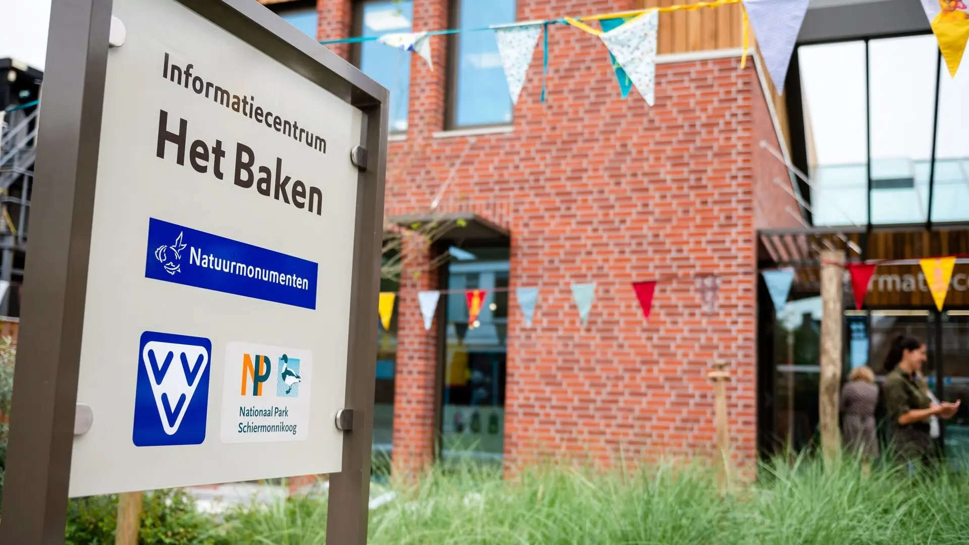 The distinctive red-brick exterior of Informatiecentrum Het Baken, the landmark building on Reeweg in Schiermonnikoog