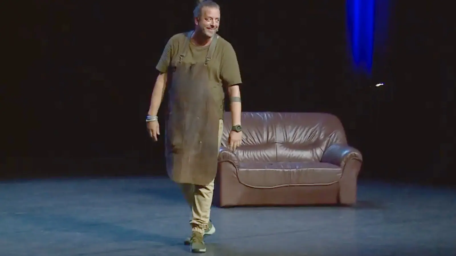 Arjan Kleton performing in the Schaffelaartheater; the Commons description places him in the theatre with his show.