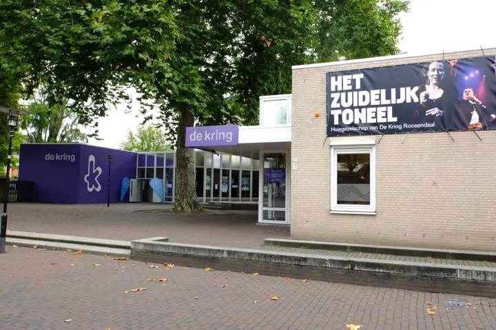 The entrance of De Kring on the Kerkstraat in Roosendaal in 2013, with the purple de kring sign, before the renovation that began in 2025.