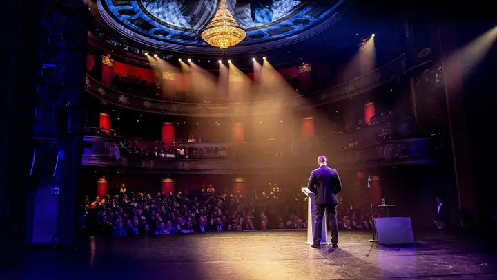 A welcome speech in the Schouwburgzaal of Stadsschouwburg Haarlem