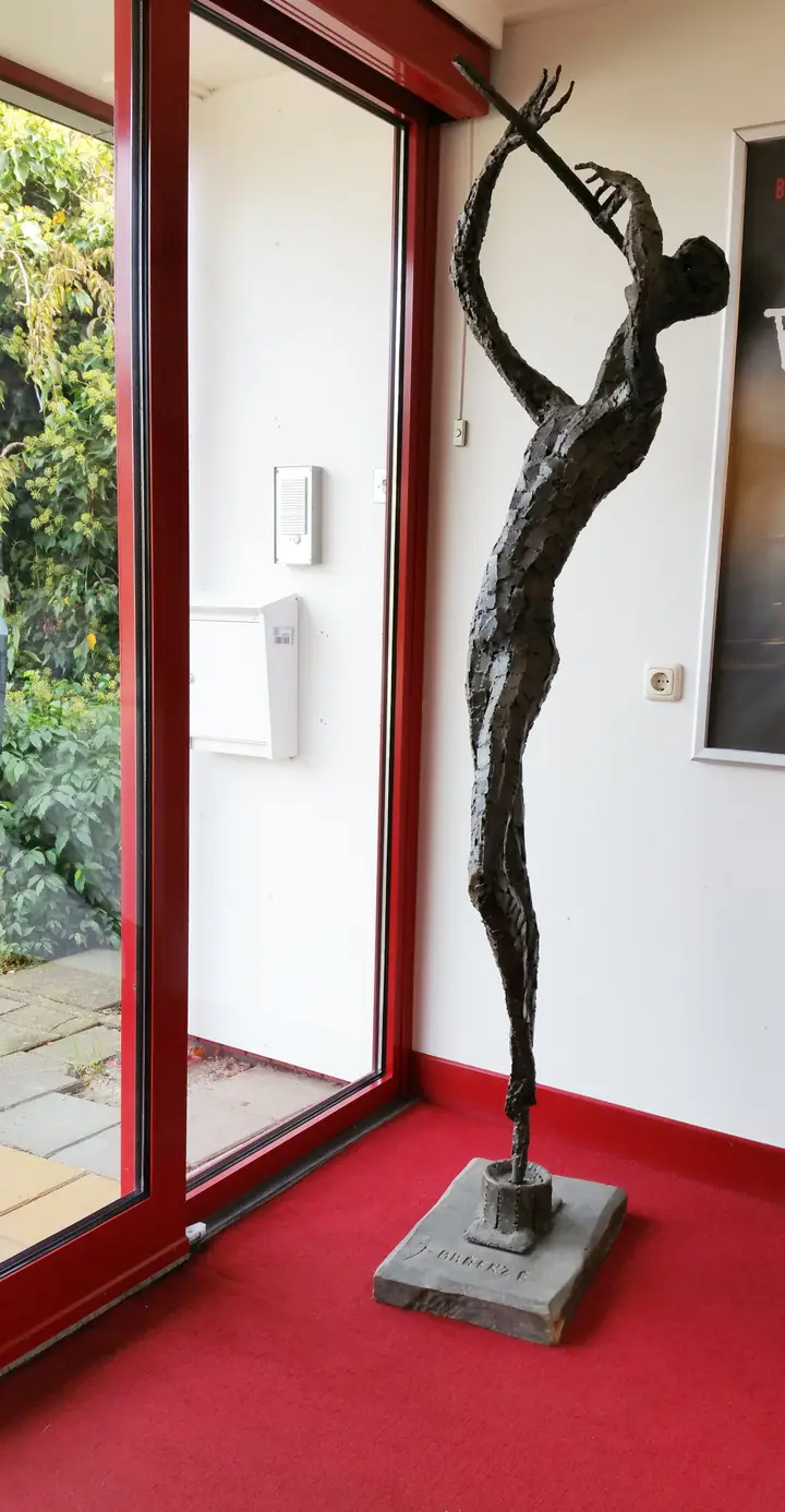 The Fluitspeler sculpture by Jan Broerze in Theater de Speeldoos