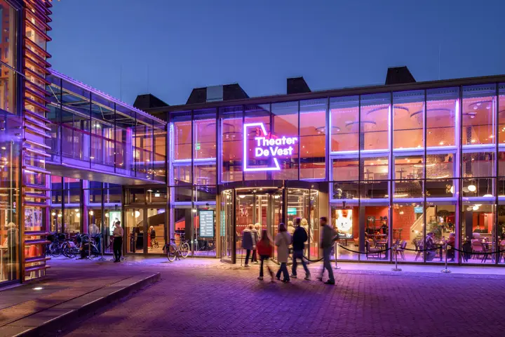 The new entrance of Theater De Vest at the Canadaplein in Alkmaar, seen from outside, photo by Mike Bink