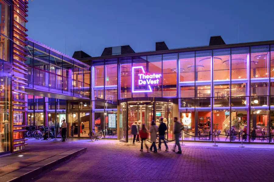 The new entrance of Theater De Vest at the Canadaplein in Alkmaar, seen from outside, photo by Mike Bink