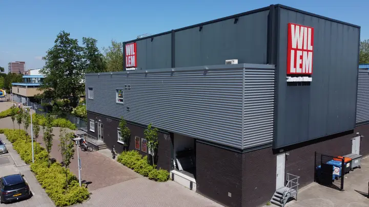 Aerial view of Theater De Willem and the streets around Van der Palmstraat in Papendrecht.