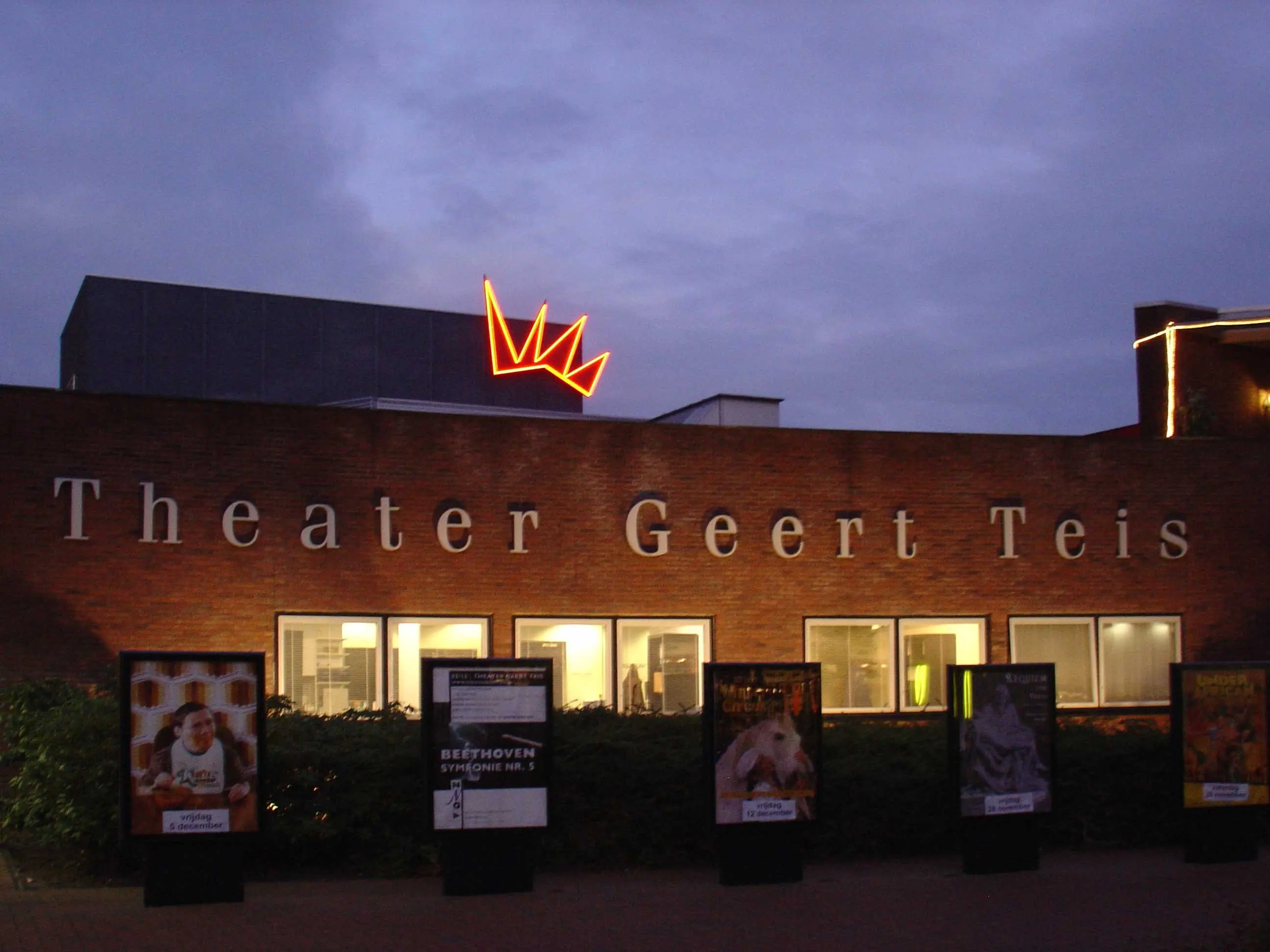 The exterior of Theater Geert Teis on Geert Teisplein in Stadskanaal.