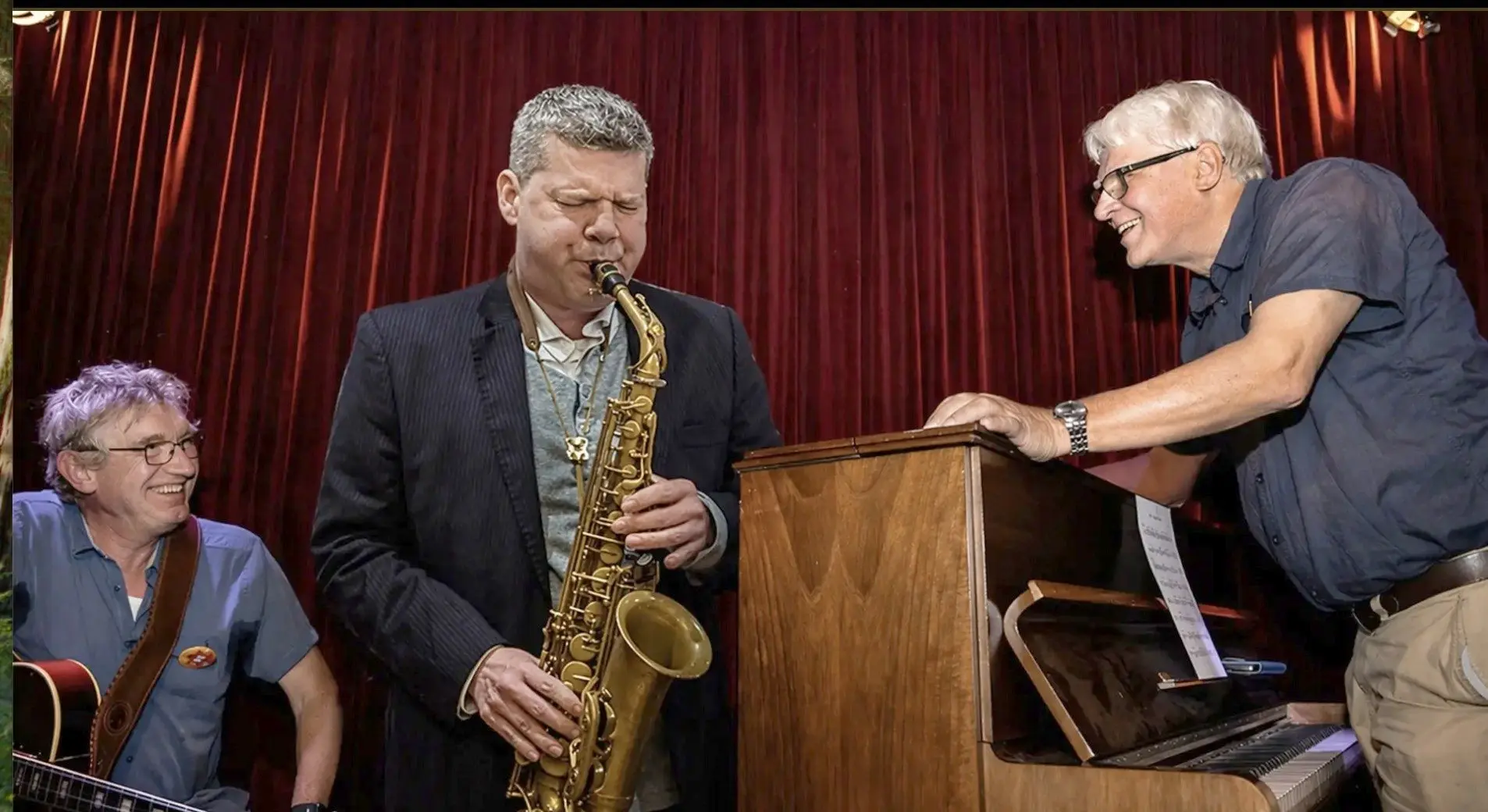Live jazz on the café stage at Theater Mascini