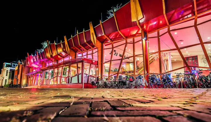 The exterior of Theater Sneek on the Westersingel.