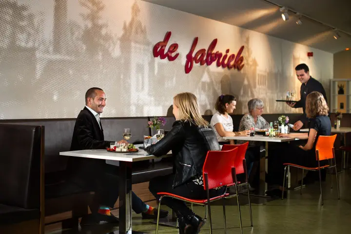 The café-bar in Veluvine's foyer, where visitors have a drink before or after a show