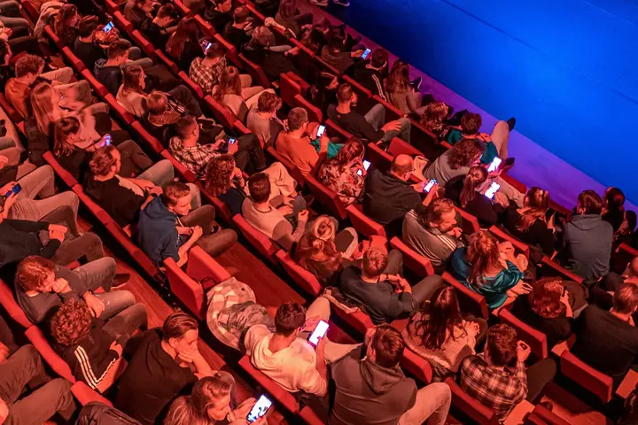 The main theatre hall at VU Griffioen, seen from the auditorium towards the stage; official zaalverhuur photo by Derk Stenvers.